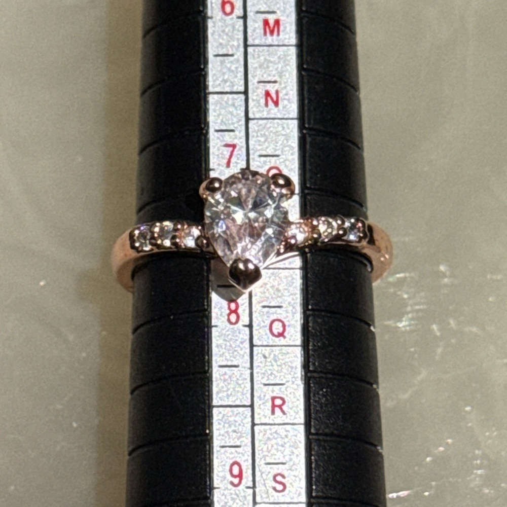 Rose Gold Tone Crystal Ring Size 7.5 NWOT - Picture 5 of 5